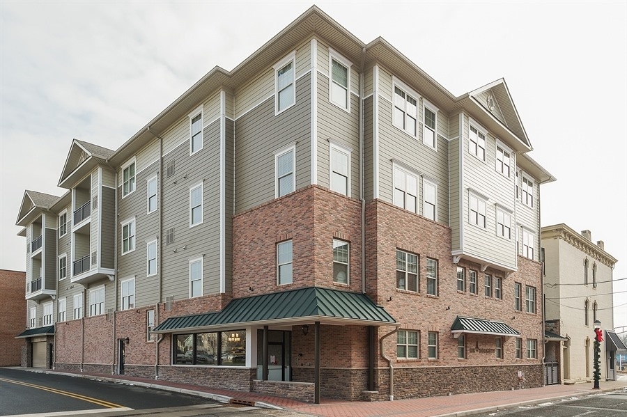 01_6DoughtyAve_57_FrontView_LowRes.jpg